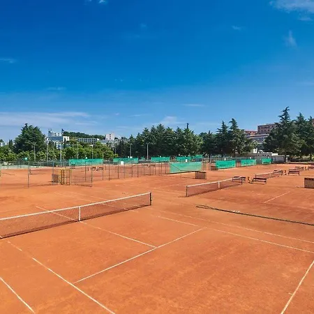 מלון Astra Plava Laguna 2*